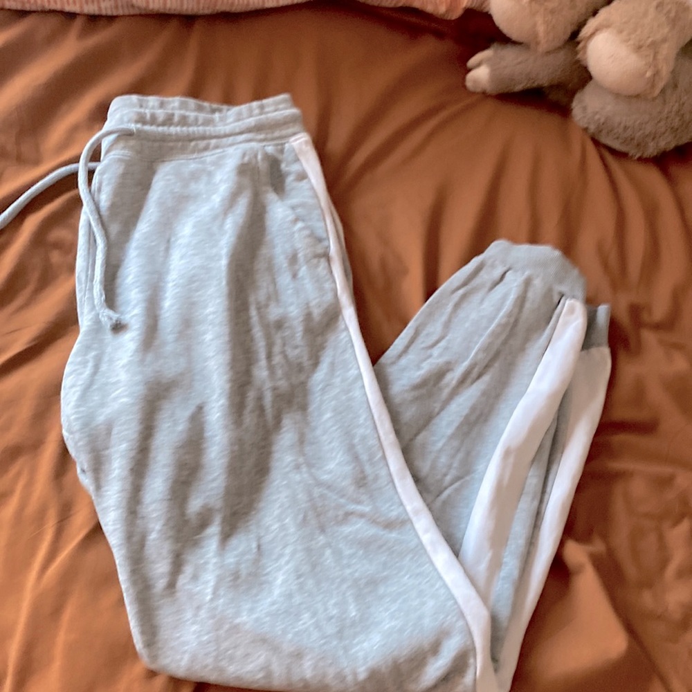 grey sweatpants